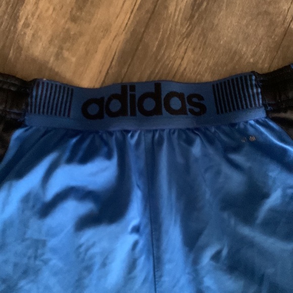 Adidas basketball shorts in good condition no stains or tears faded logo on back - Picture 5 of 6